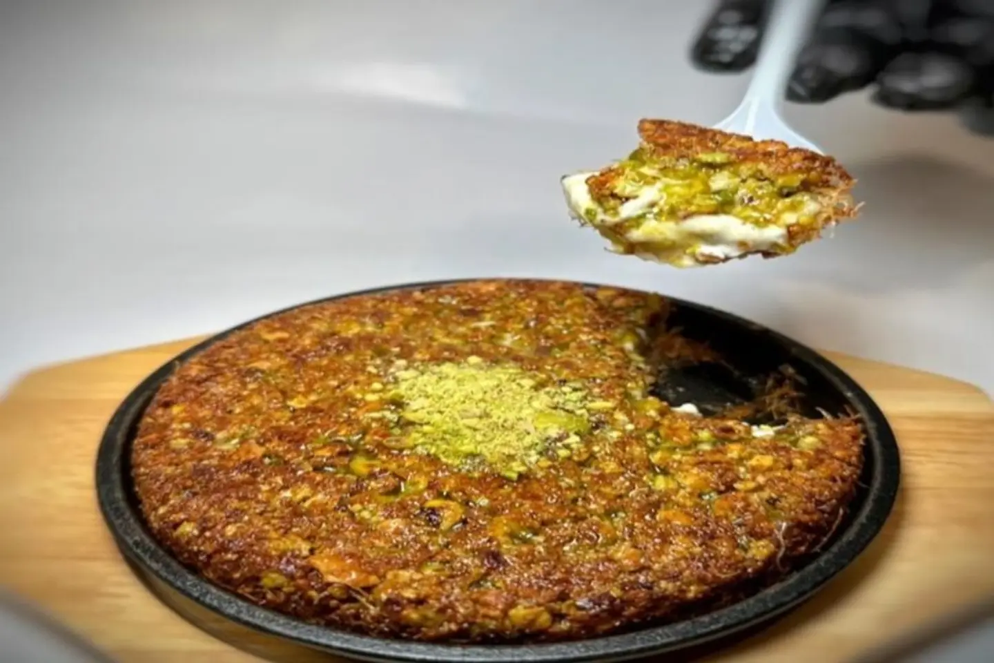 Rough Kunafa With Pistachio Chease Honey - Kakota