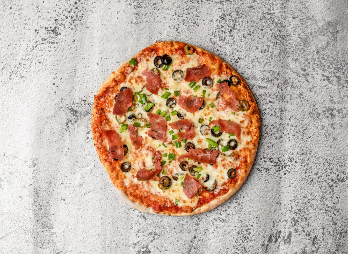 بيتزا بسطرمة - صغير