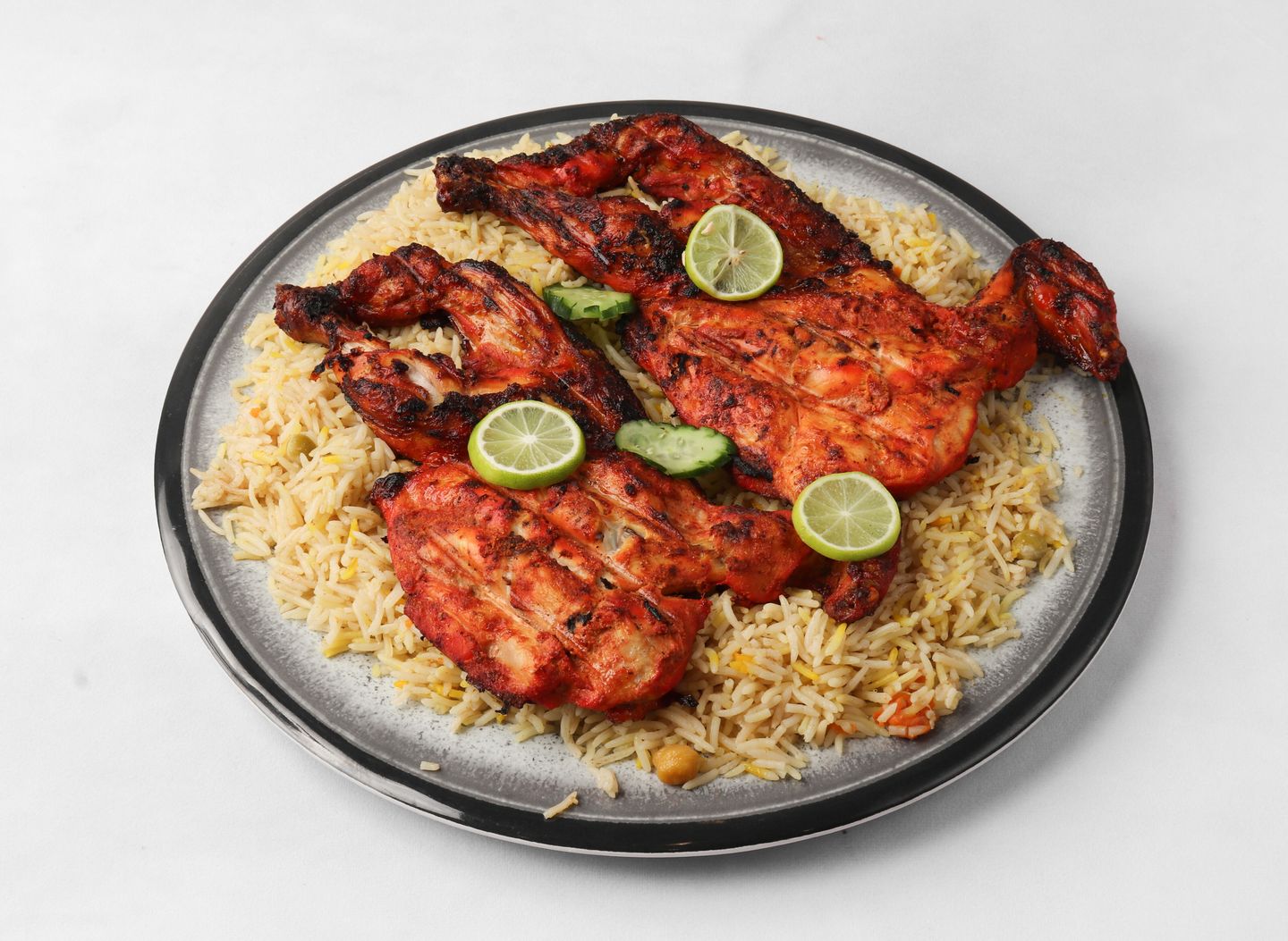 دجاج على الفحم مع الأرز - نص حبة دجاج