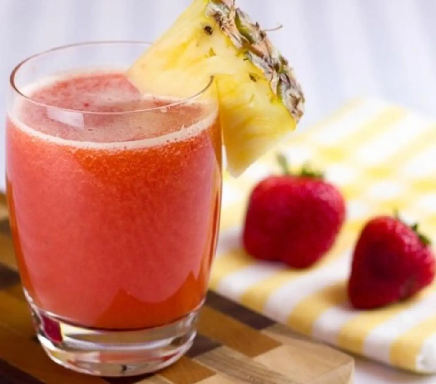 عصير فراولة وأناناس - صغير