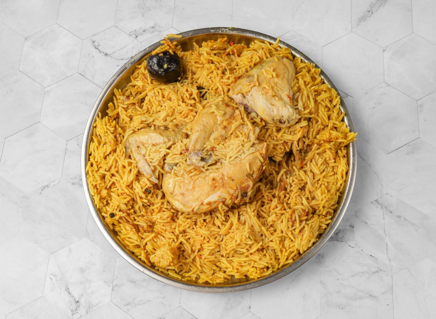 مضغوط مع الرز - حبة دجاج كاملة