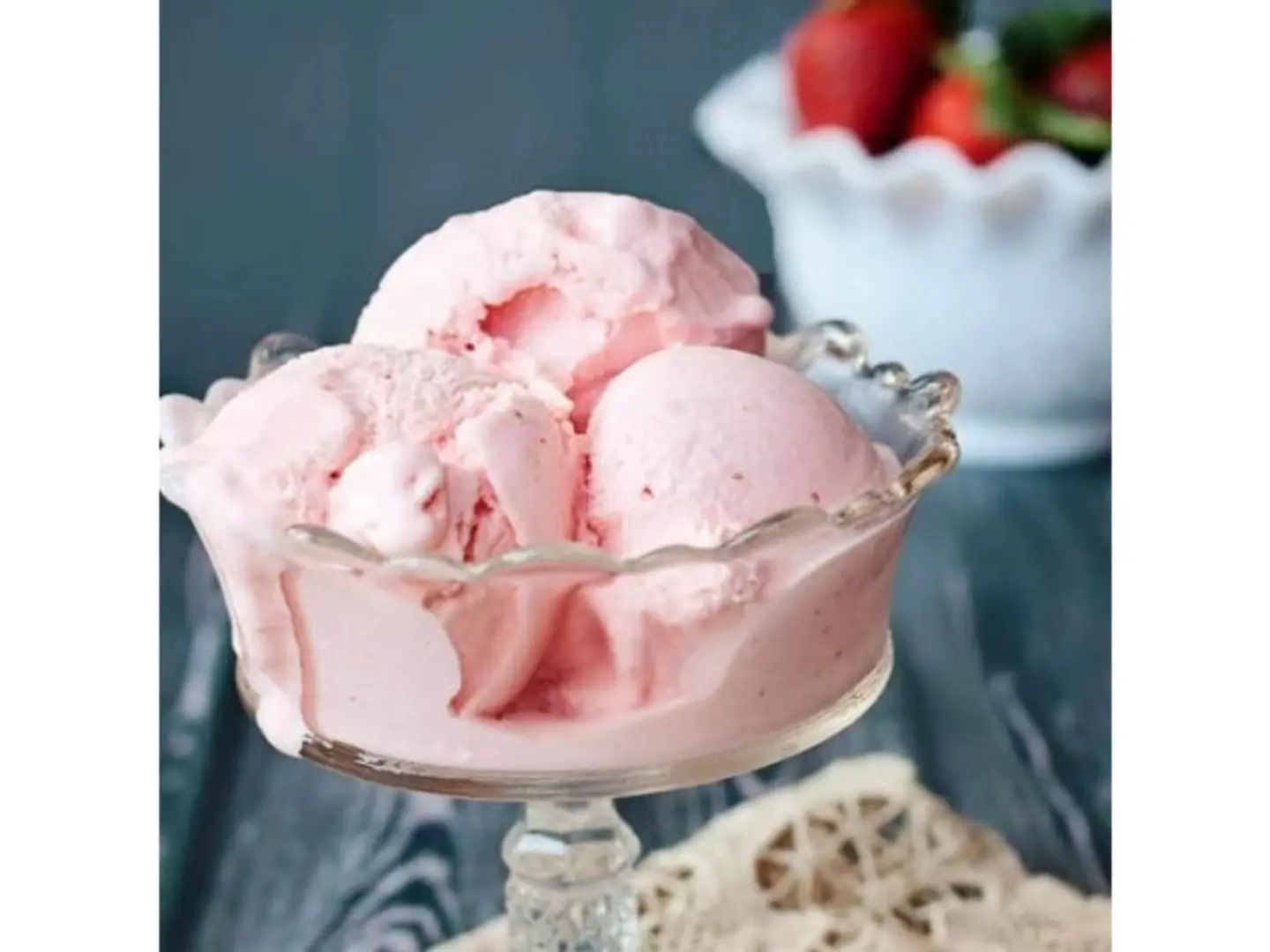 Strawberry Ice Cream - Medium