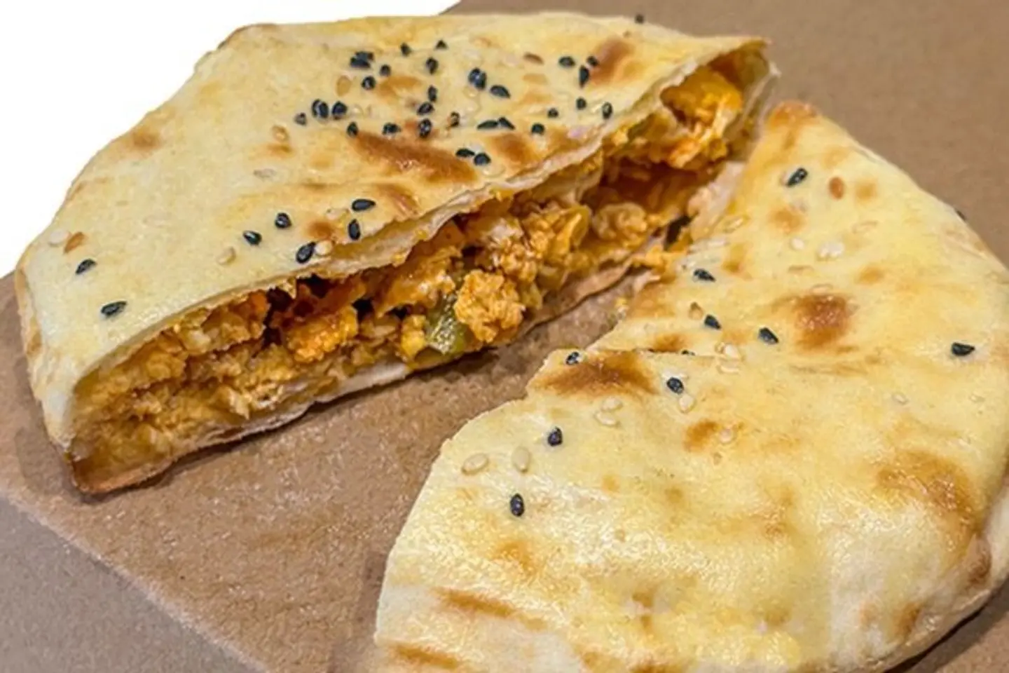 فطيرة شكشوكة - اضافة جبنة سائلة