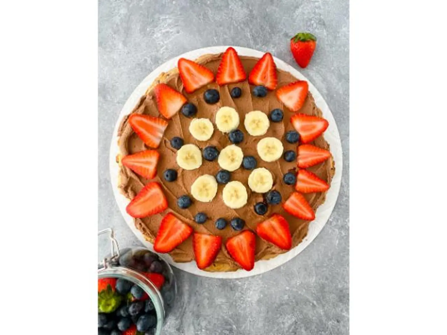Nutella Pizza With Banana And Strawberry - Small