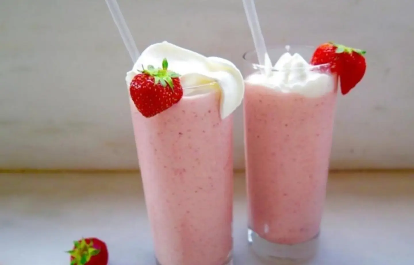 Strawberry Ice Cream - Medium