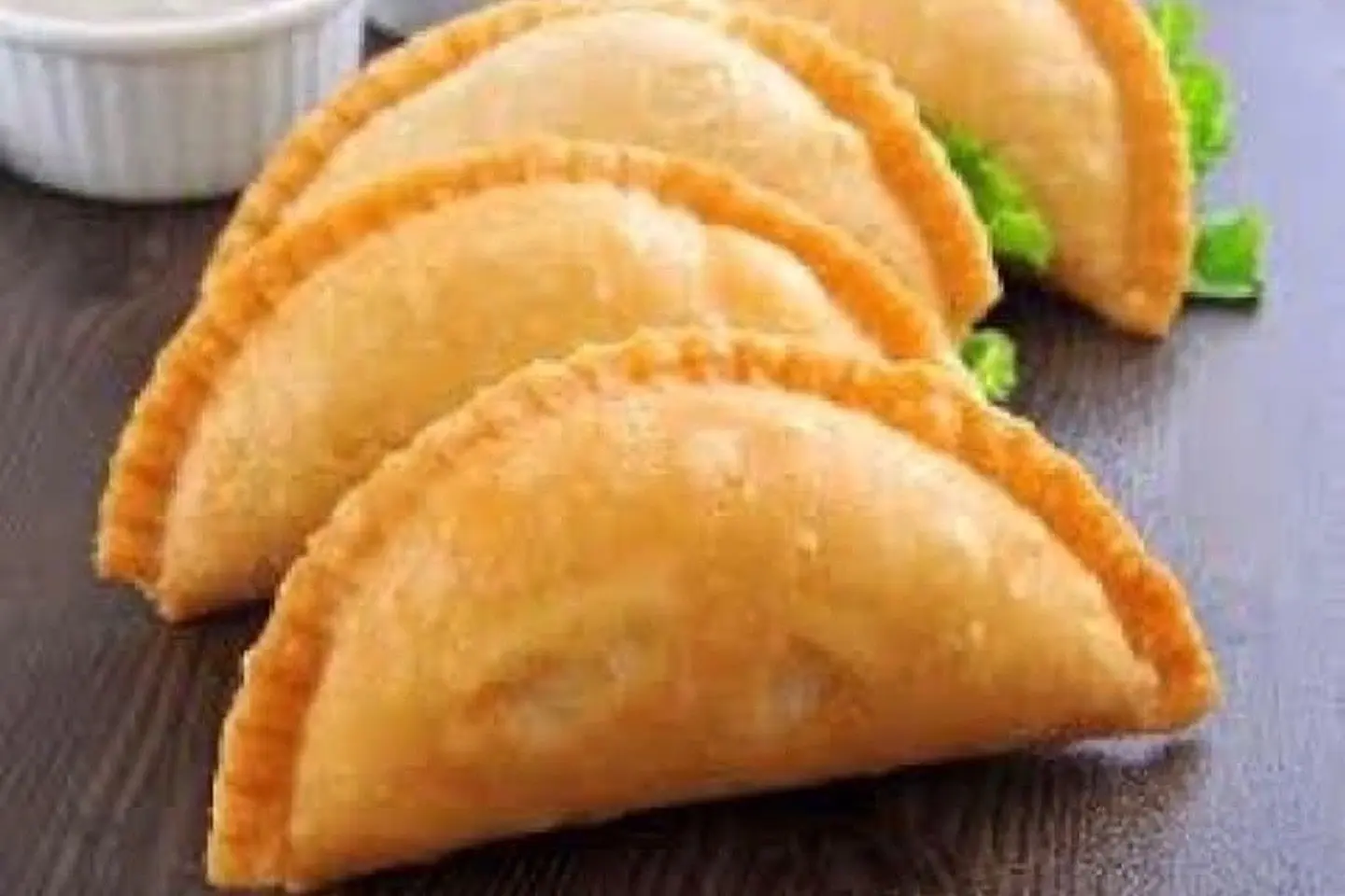 سمبوسة عجين - جبن شيدر - نص كيلو