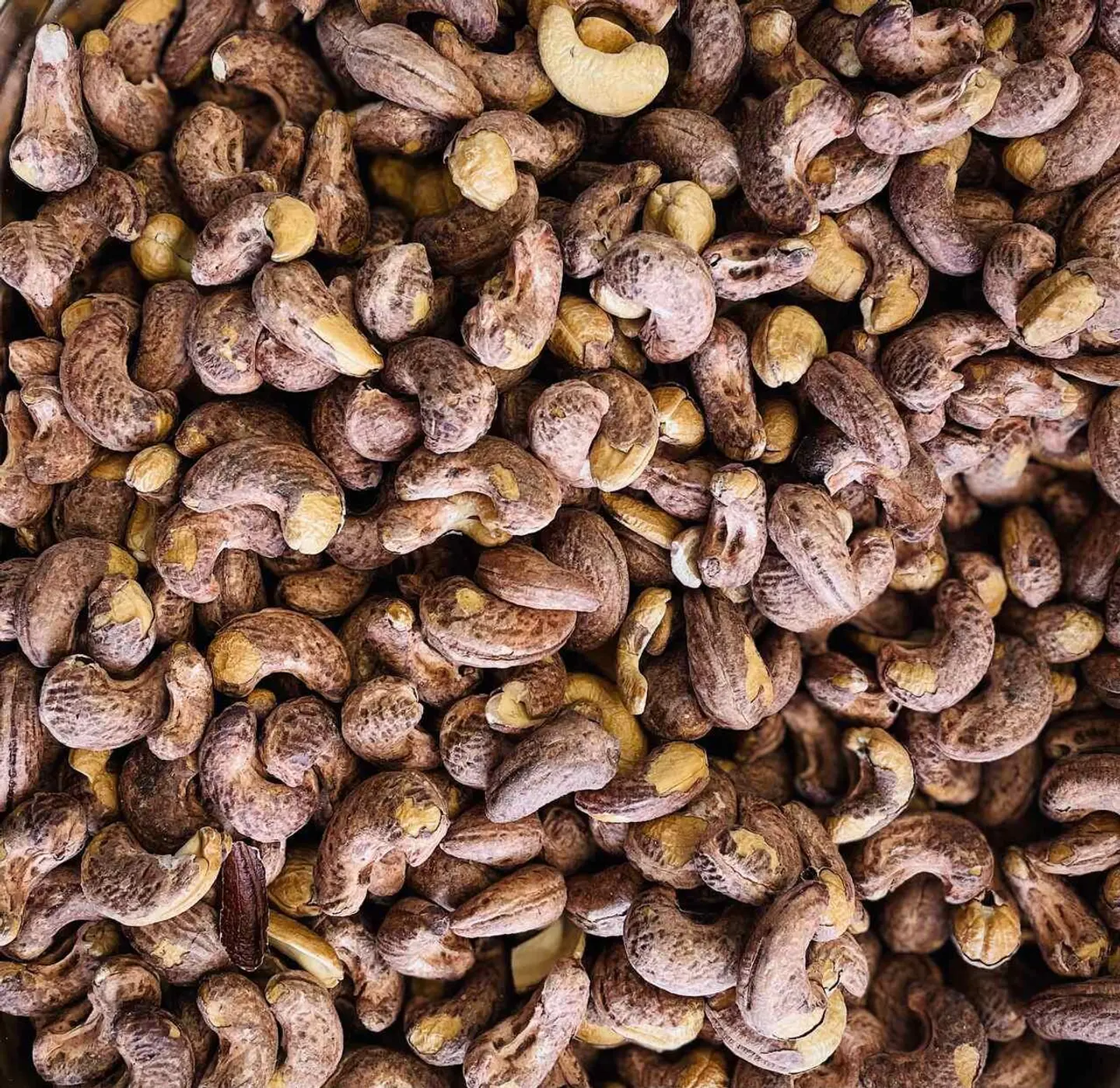 كاجو محمص بالقشر - 250 جرام