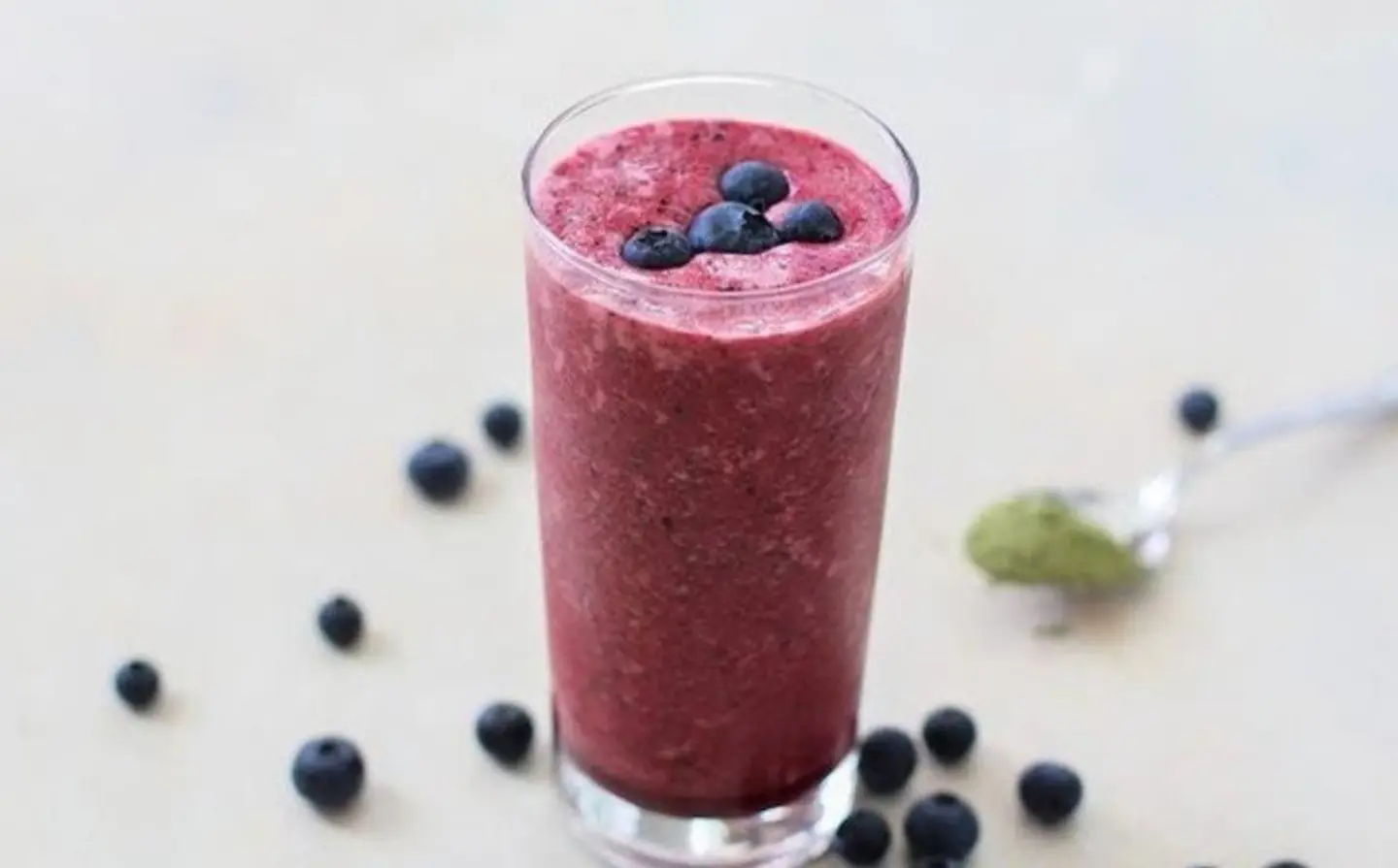 سموثي توت - وسط