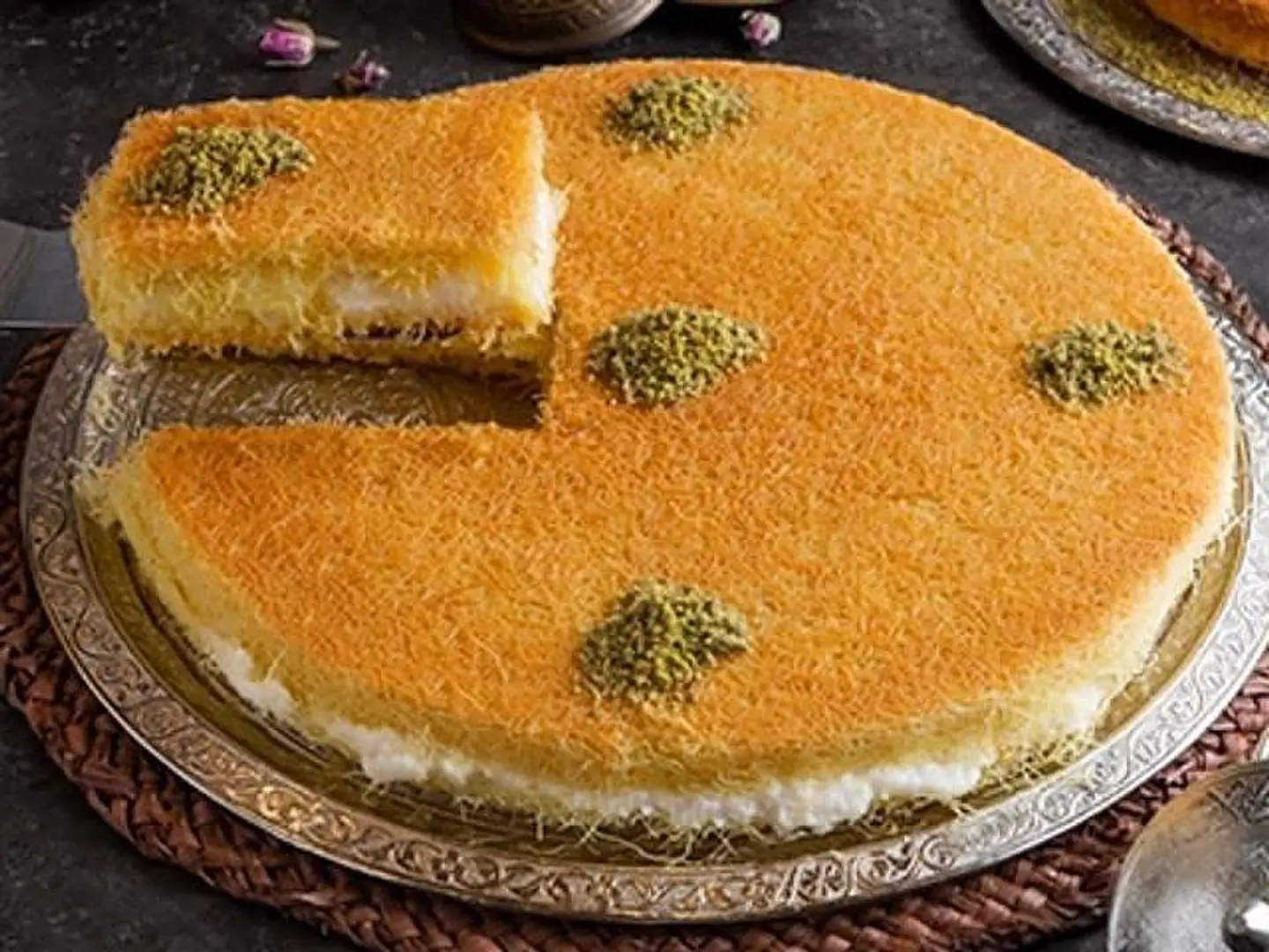 كنافة بين نارين قشطة - وسط