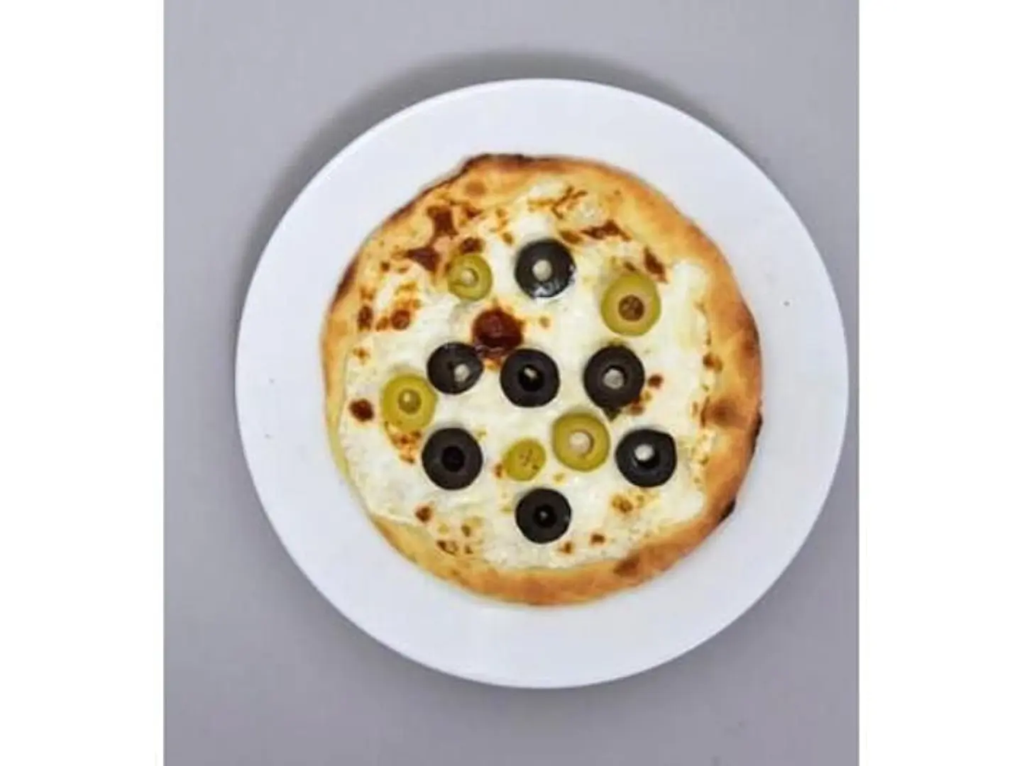 Cheese And Olive Boat Pie - Small