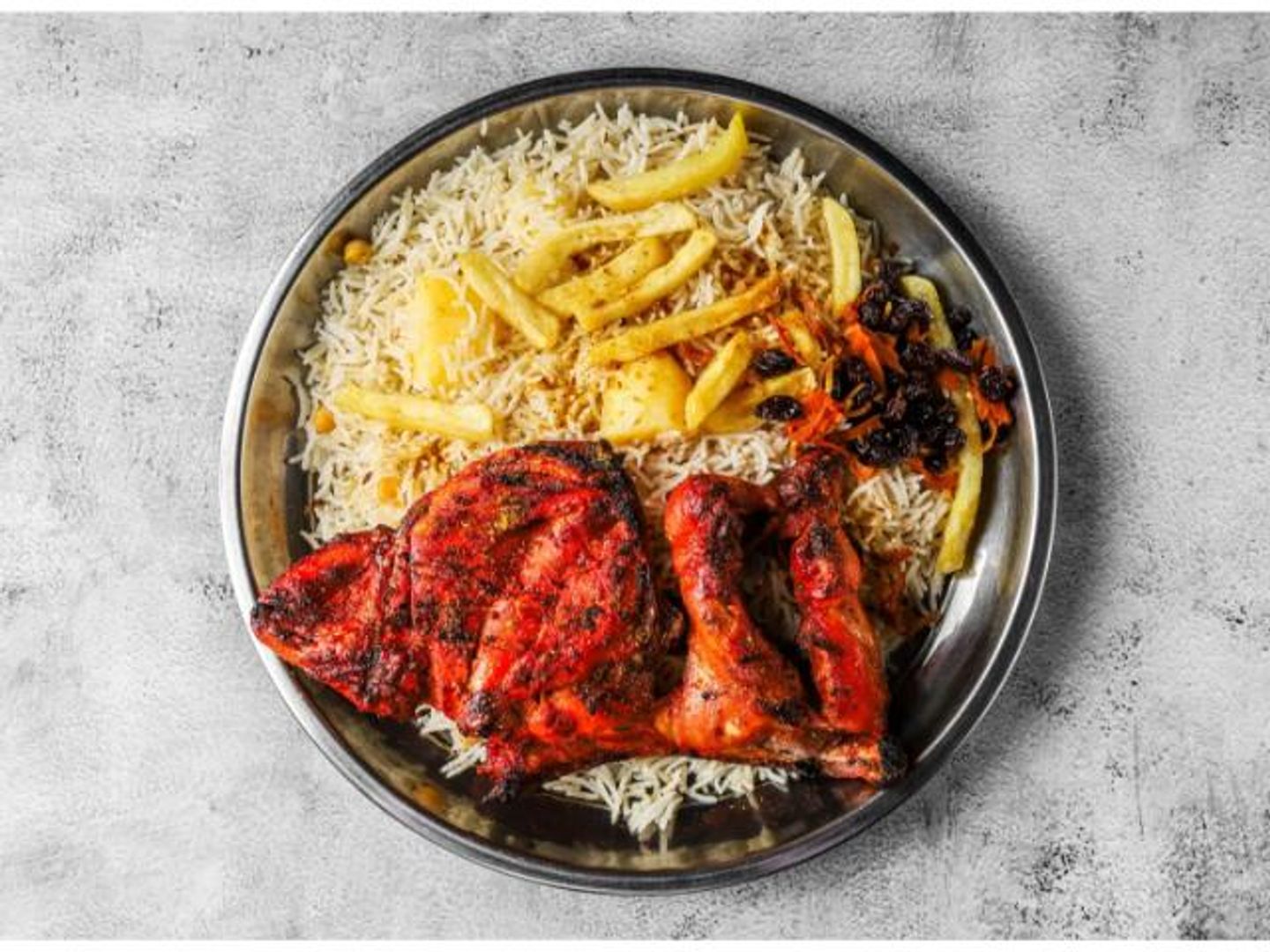 دجاج علي الفحم مع الرز حراق - نص حبه
