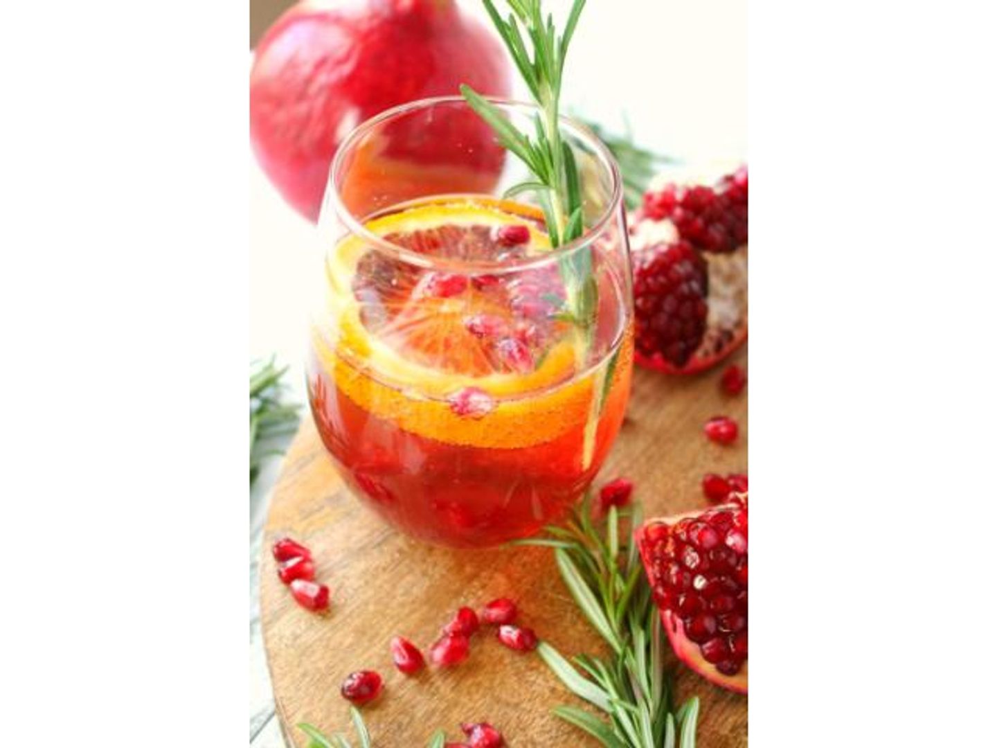 Mango Juice With Pomegranate Seeds - Medium