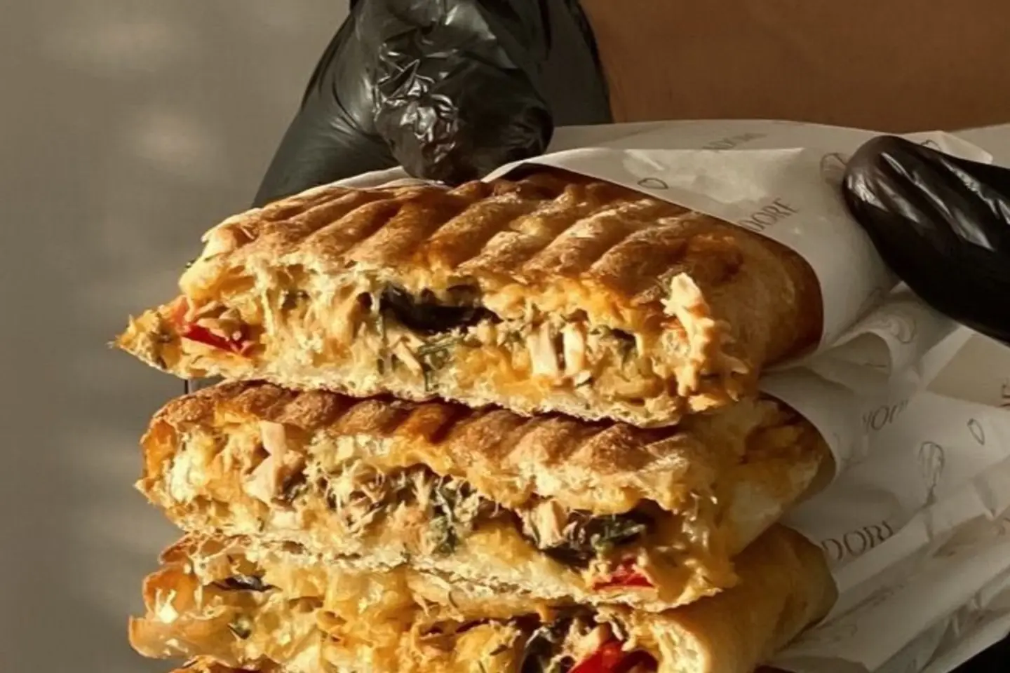 بانيني سبايسي تونة - بانيني حلومي بيستو