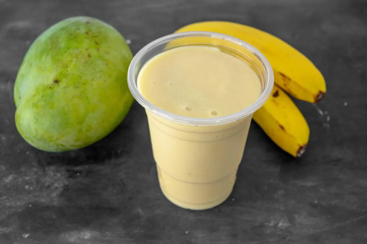 عصير مانجو وموز - وسط