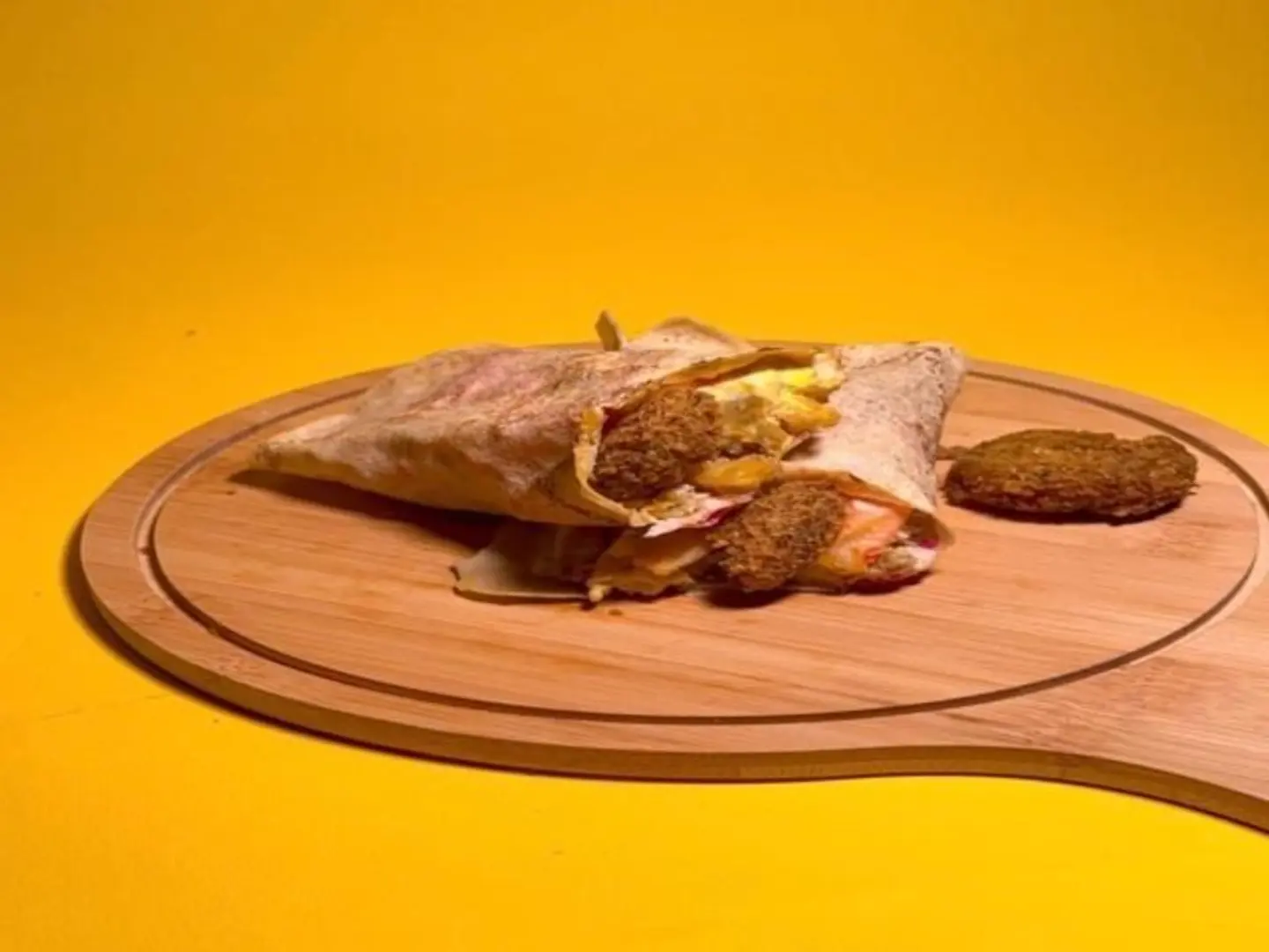 ساندوتش مشكل فلافل - خبز صامولي