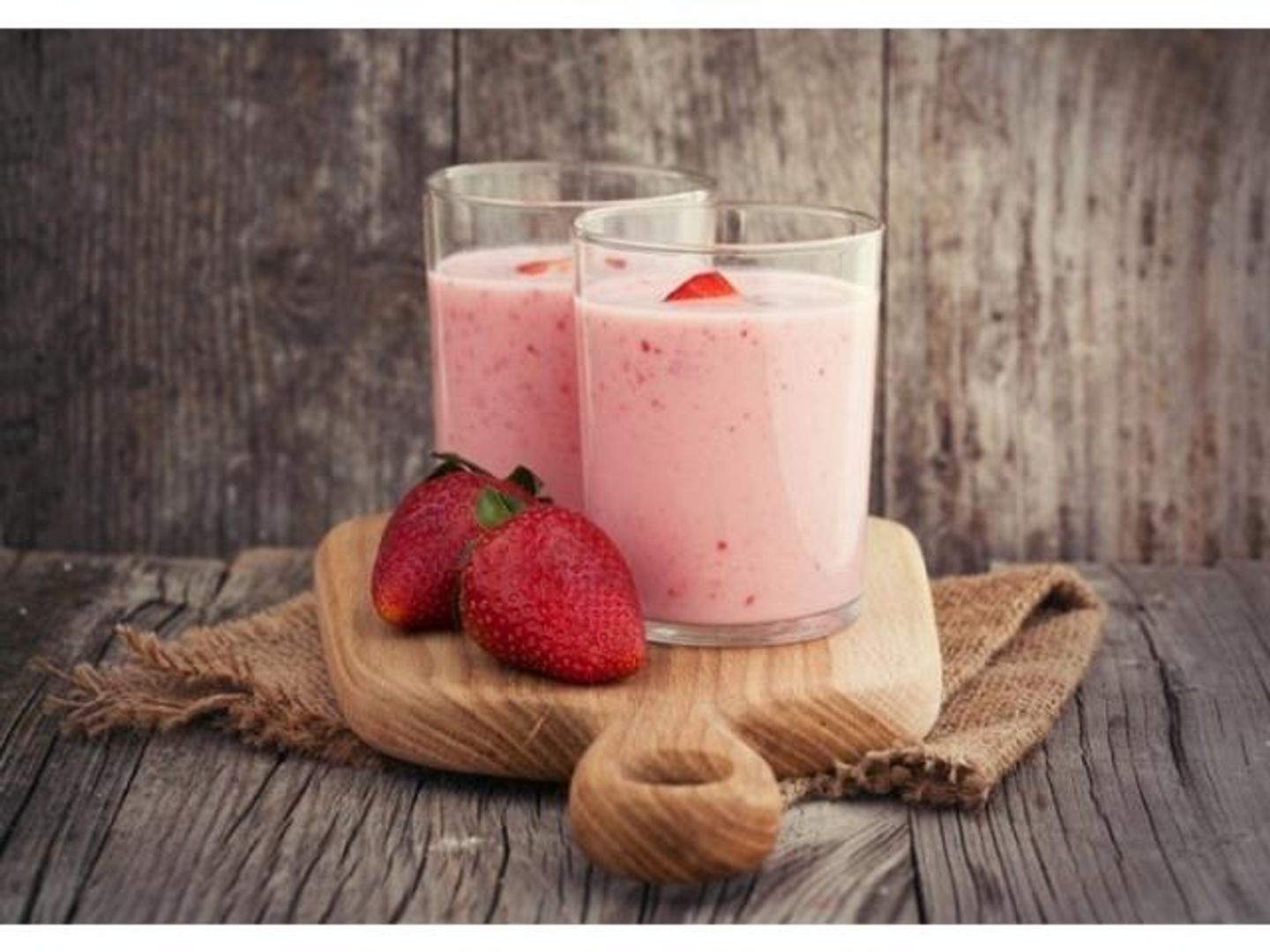 Strawberry With Milk - Small 300 Ml