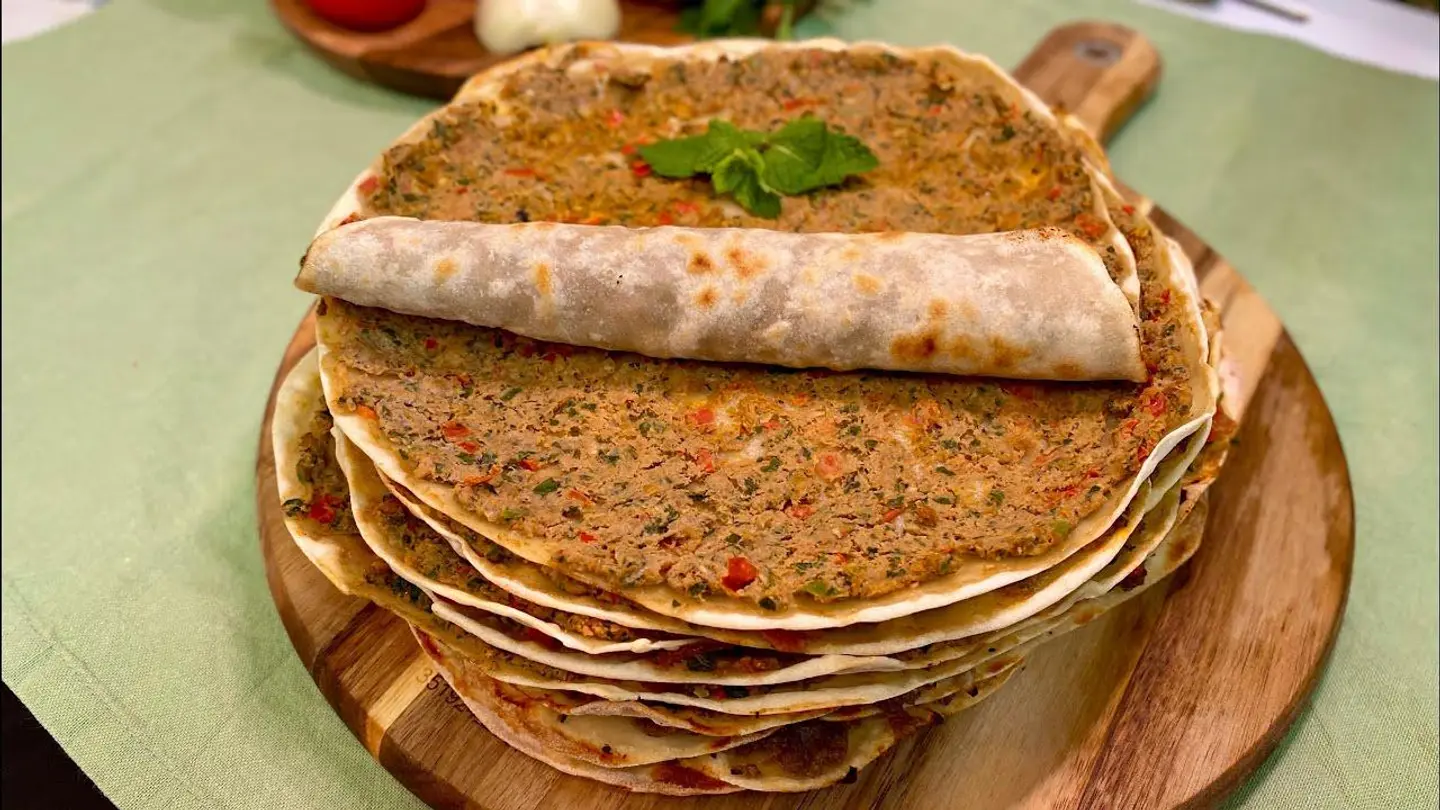 Lahmah Bel Ajeen With Vegetable
 - For One Person