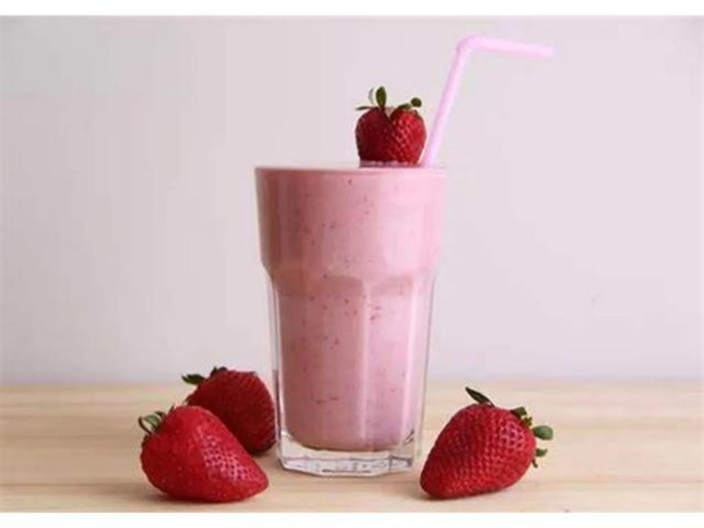 Strawberry Milkshake - Medium