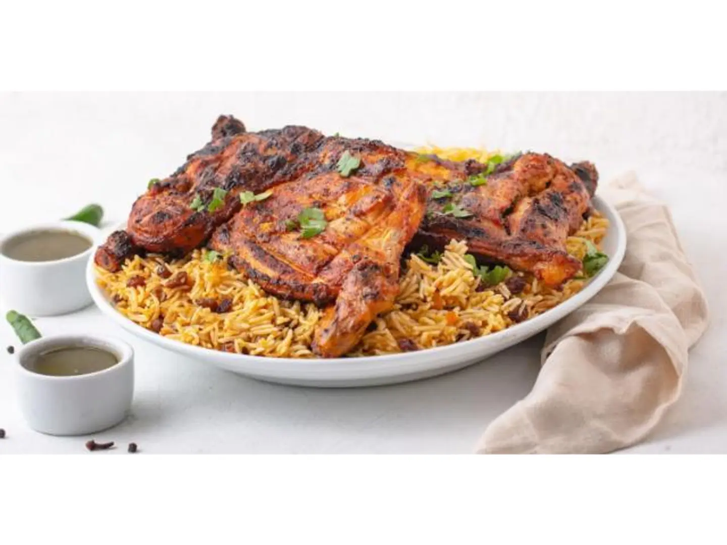 دجاج على الفحم مع أرز - نص حبة دجاج