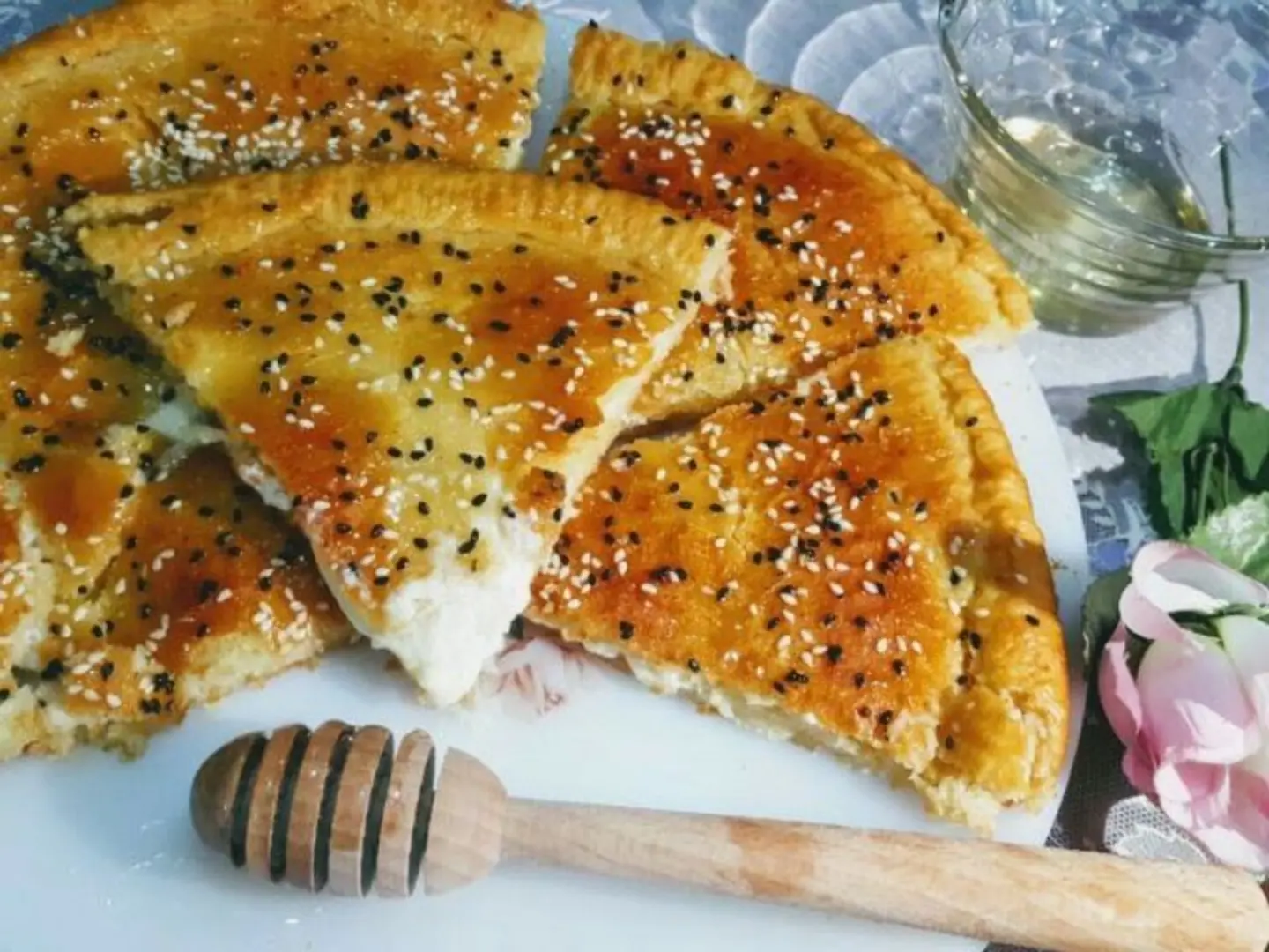 Pie With Cream And Honey - Small