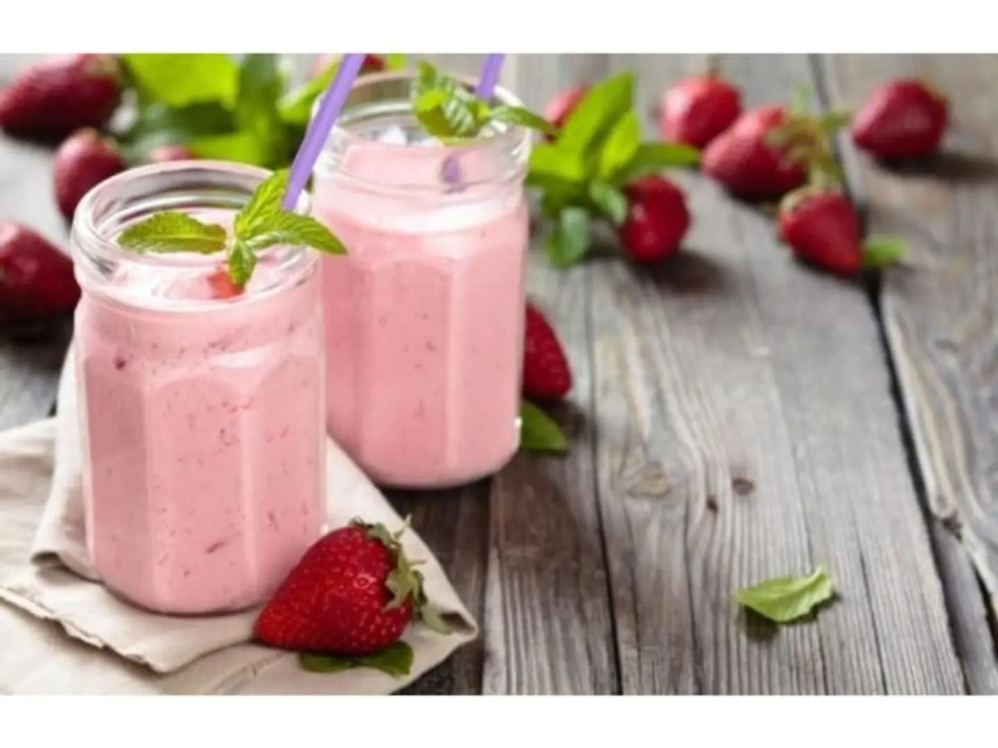 Strawberry Milkshake - Medium Cup