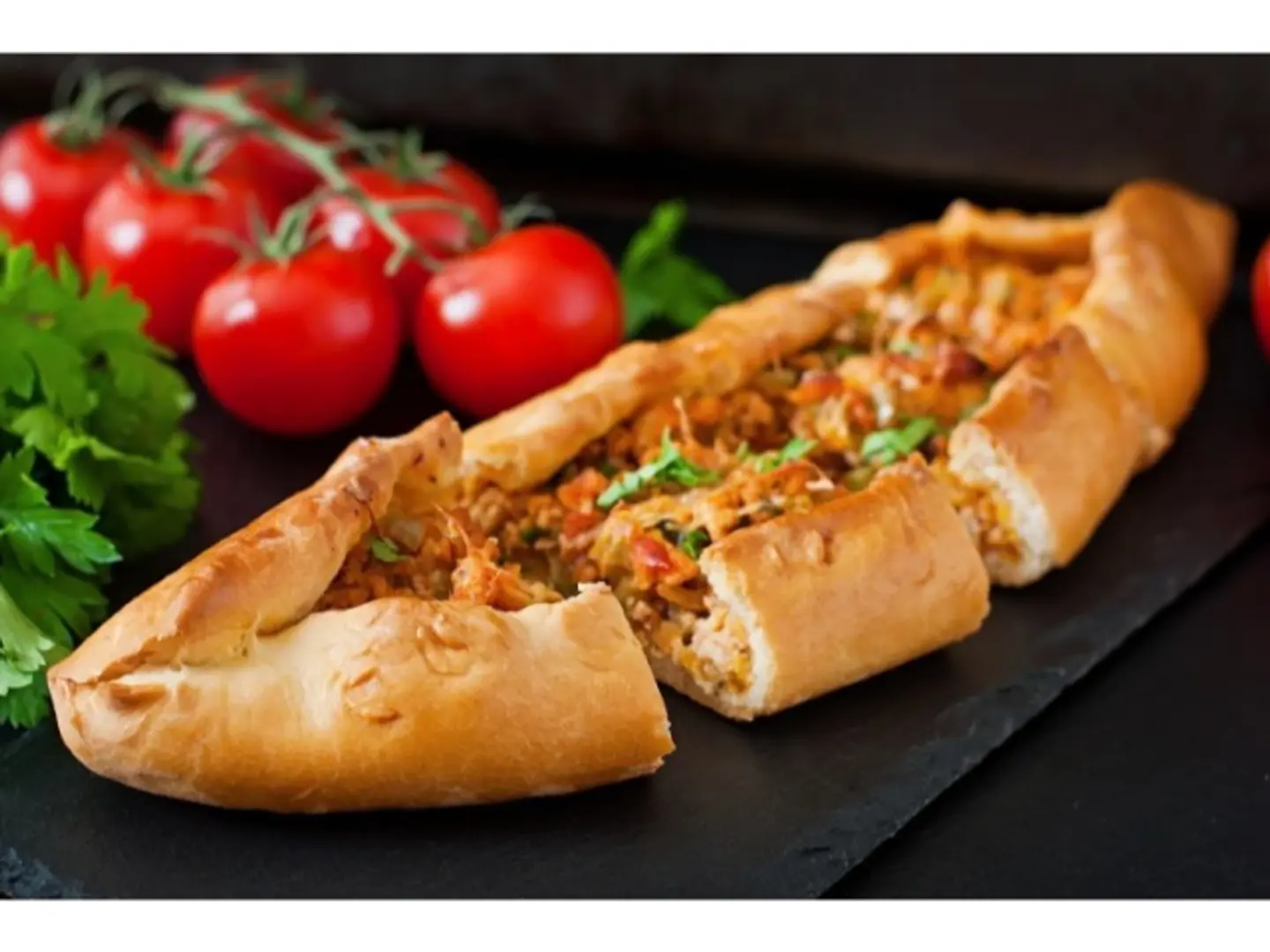 فطيرة لحم بيض - وسط قارب