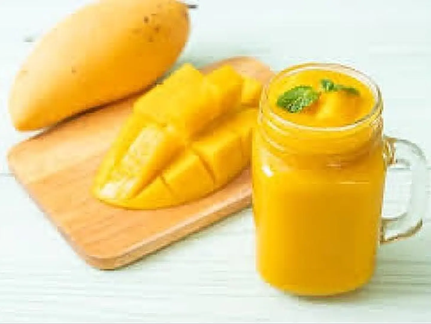 Fresh Mango Smoothie - Middie
