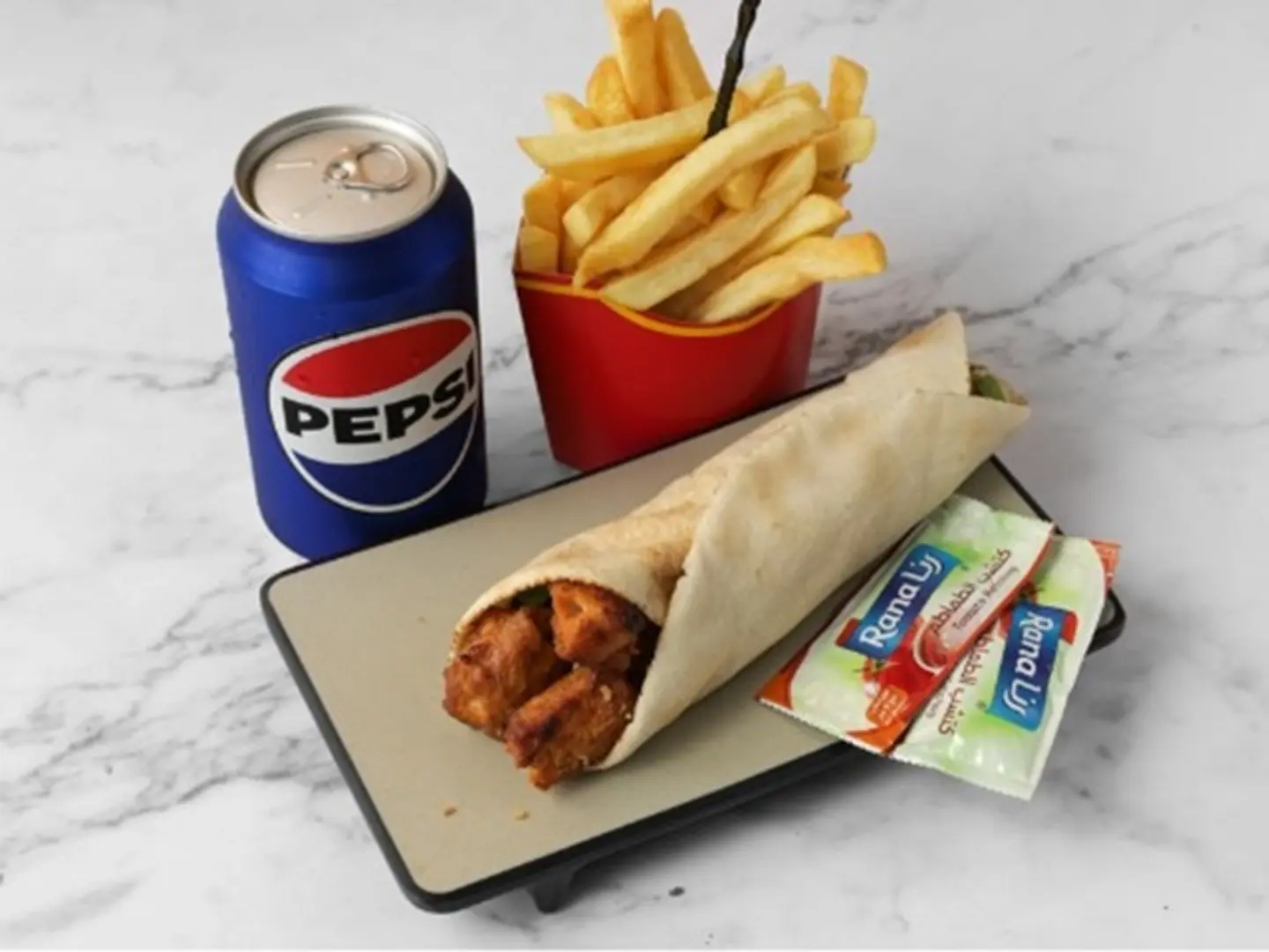 وجبة ساندوتش شيش طاووق - عيش لبناني