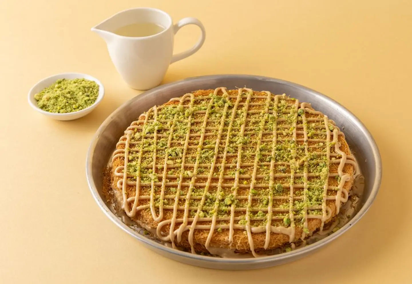 فطيرة نص كيندر نص فستق - وسط