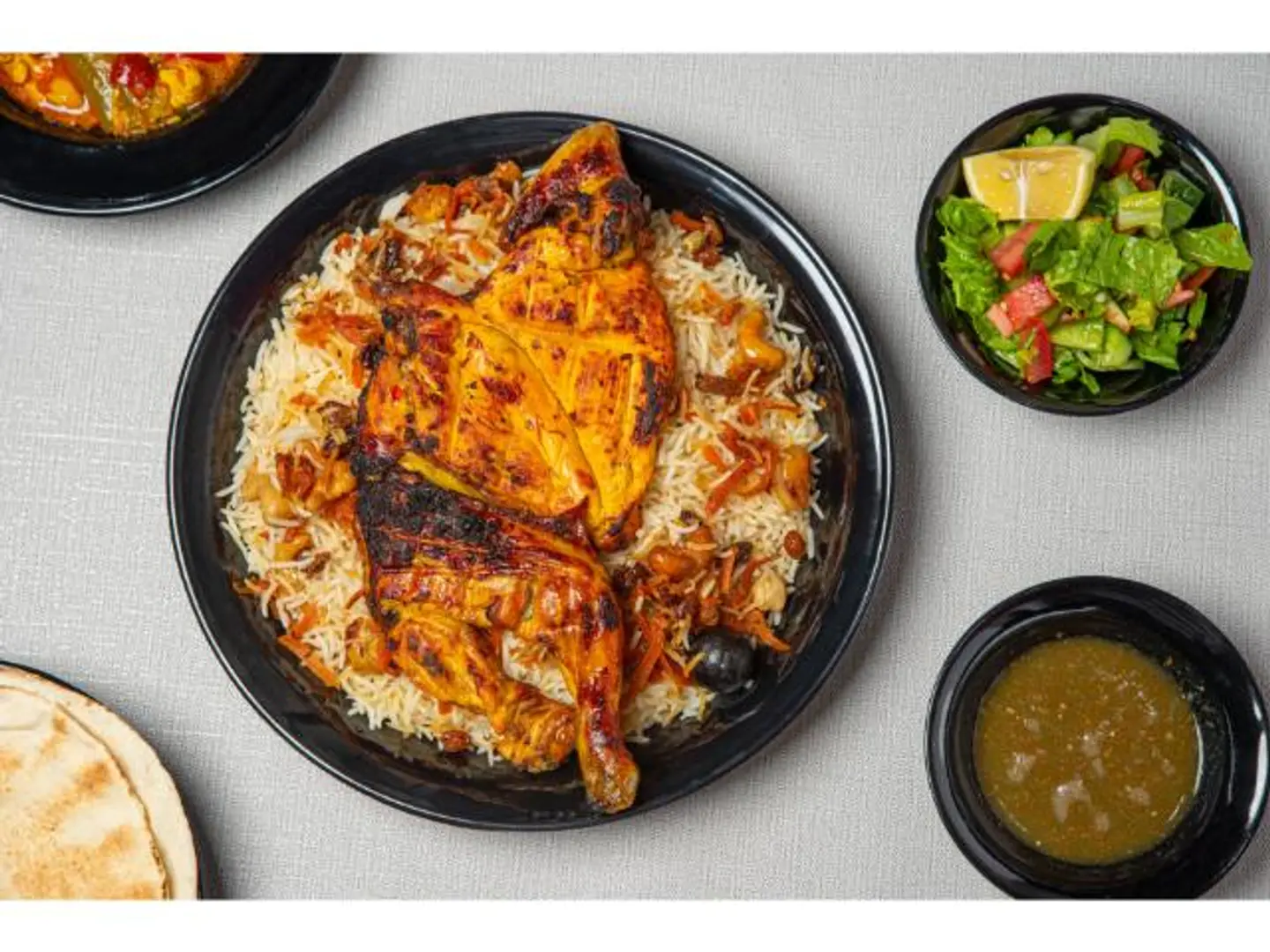 دجاج على الفحم مع الرز - نصف