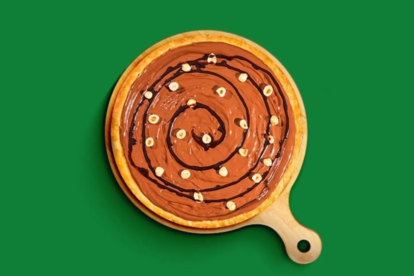 بيتزا نوتيلا بالمكسرات كبير