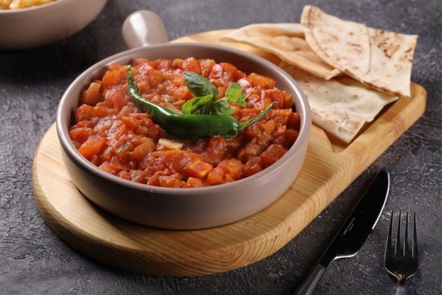 طاجن حميسه بالبصل والبندورة - صغير
