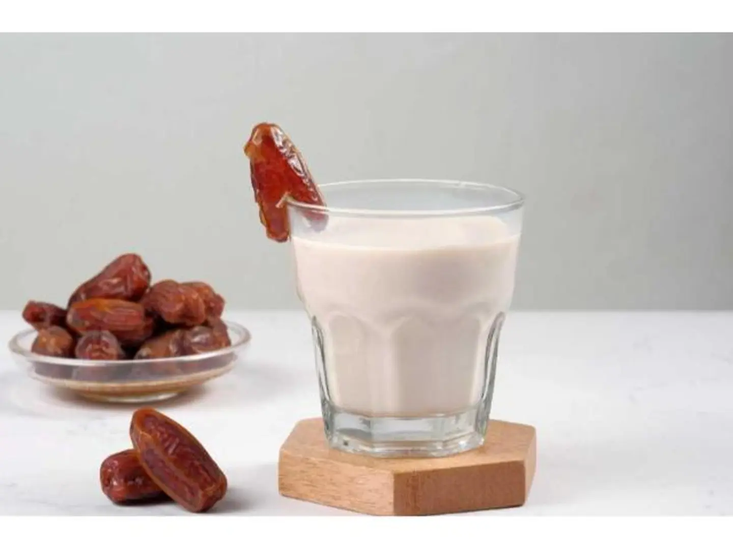 Dates With Milk Juice - Medium