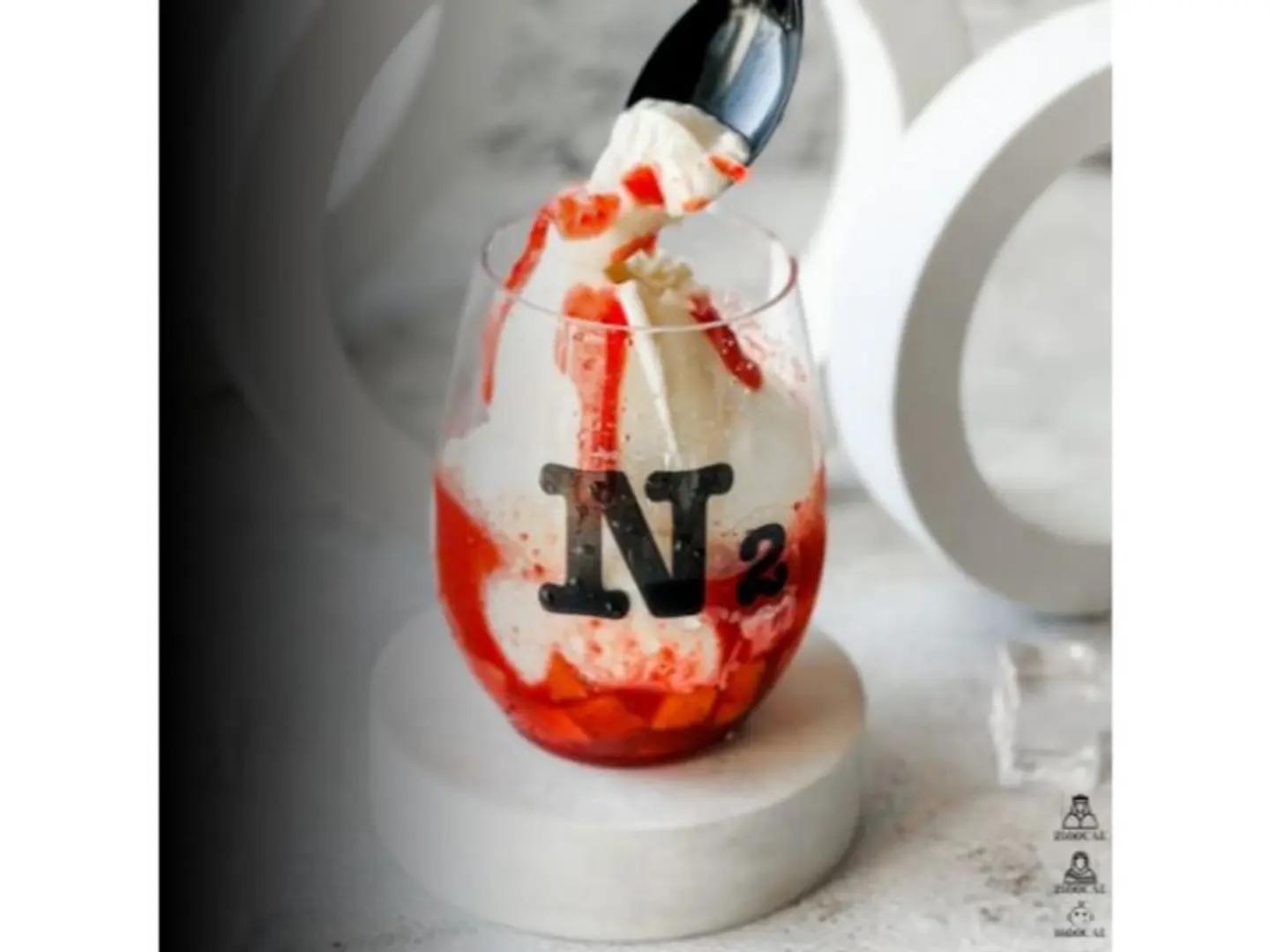 ايسكريم فراولة - كوب مثلج (350 مل)