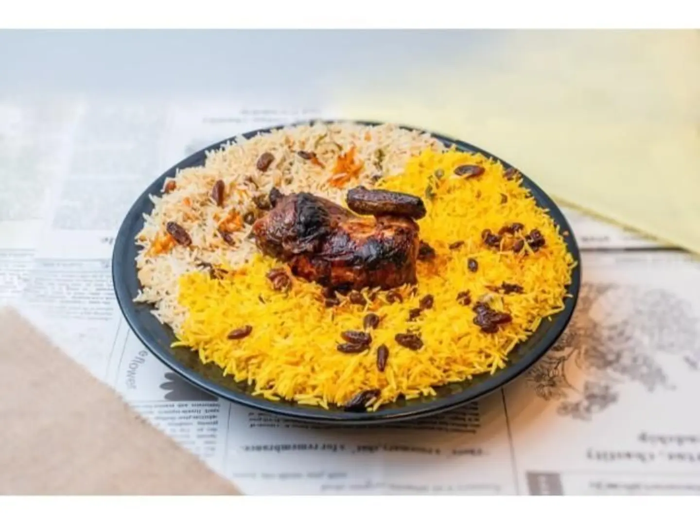 دجاج شواية مع رز مشكل - نصف دجاجة