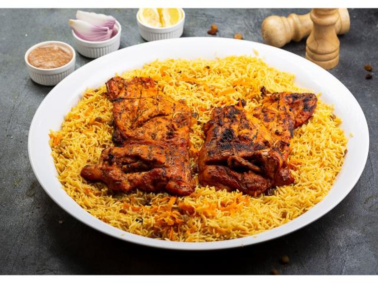 دجاج على الفحم مع الرز - وسط