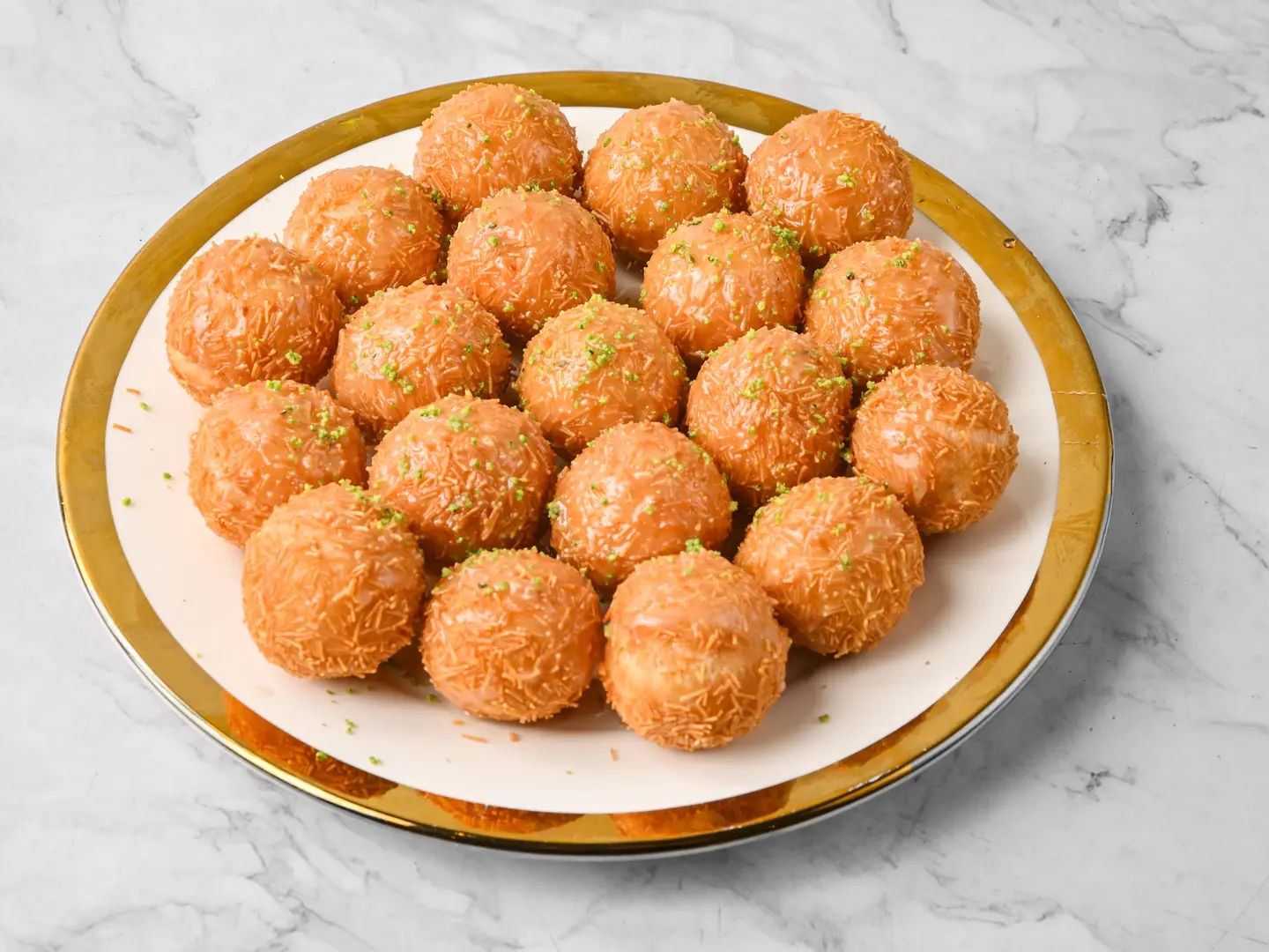 Luqaimat With Vermicelli And Cheese - Medium