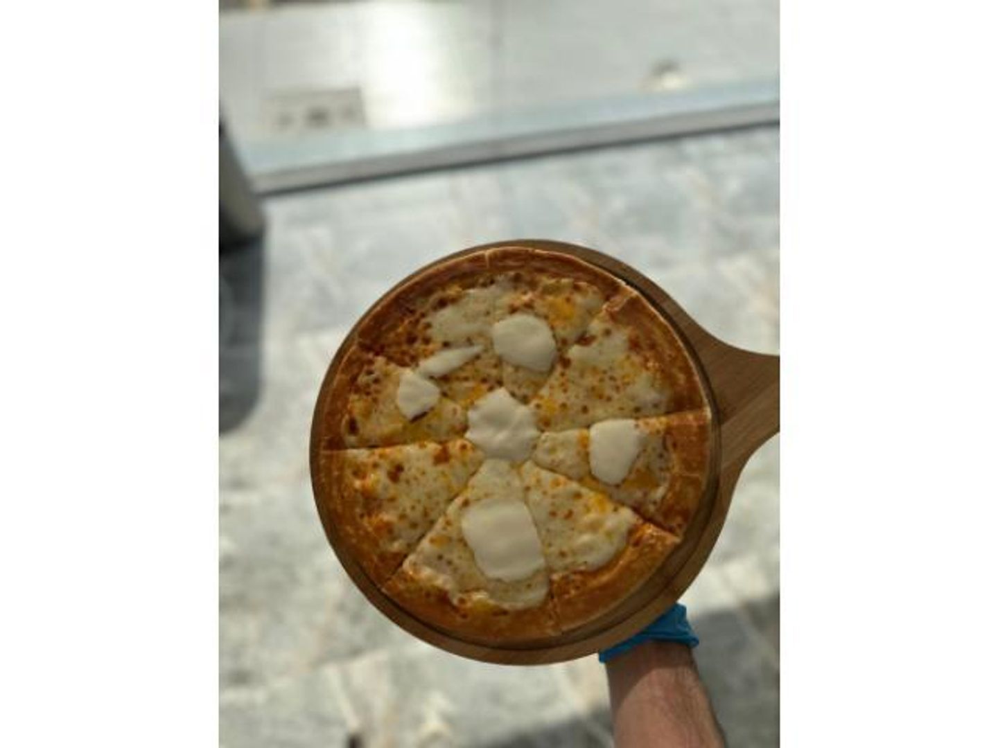بيتزا أربع أجبان - وسط