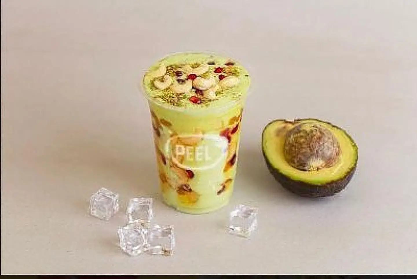 افوكادو بالمكسرات - صغير
