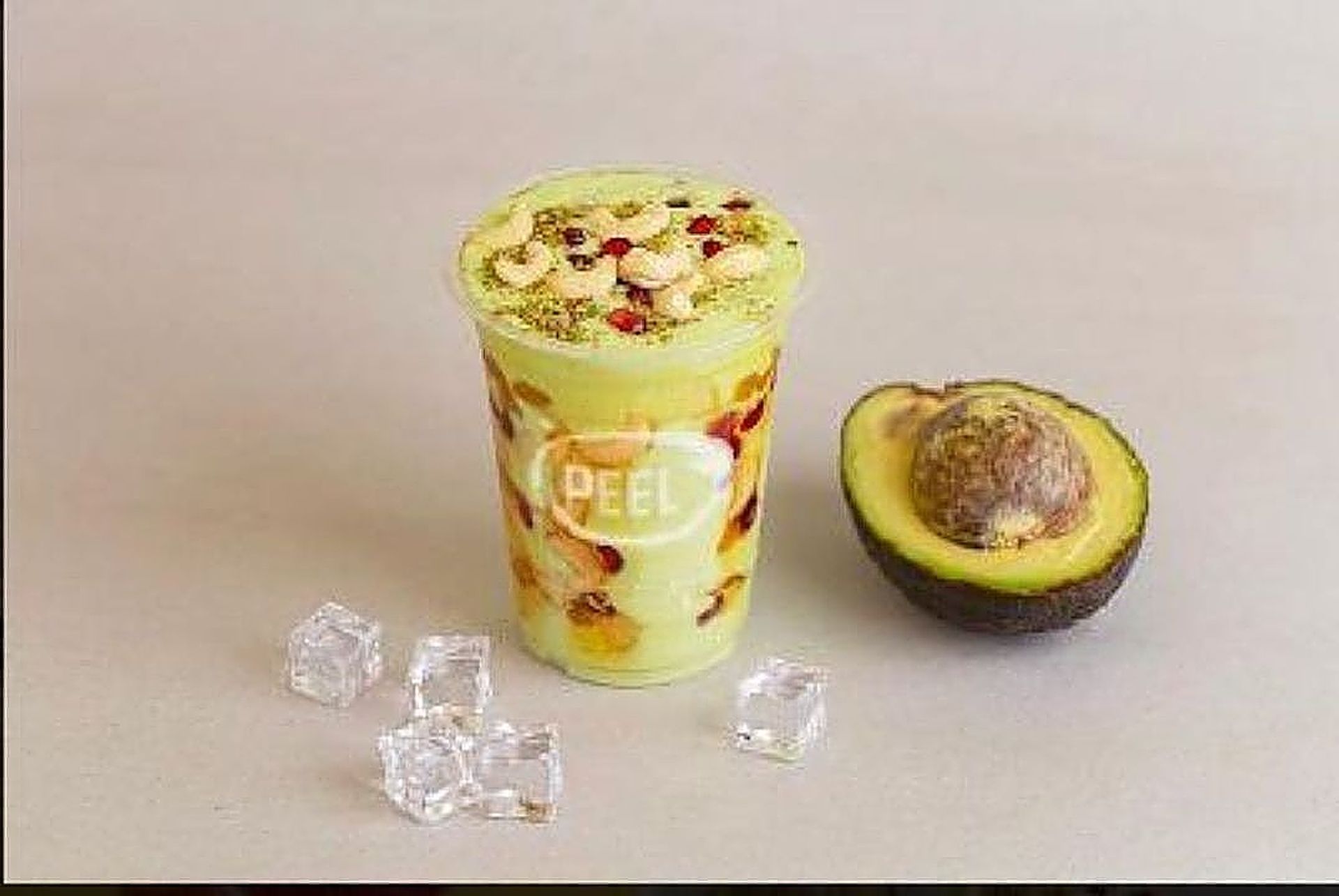 افوكادو بالمكسرات - كبير