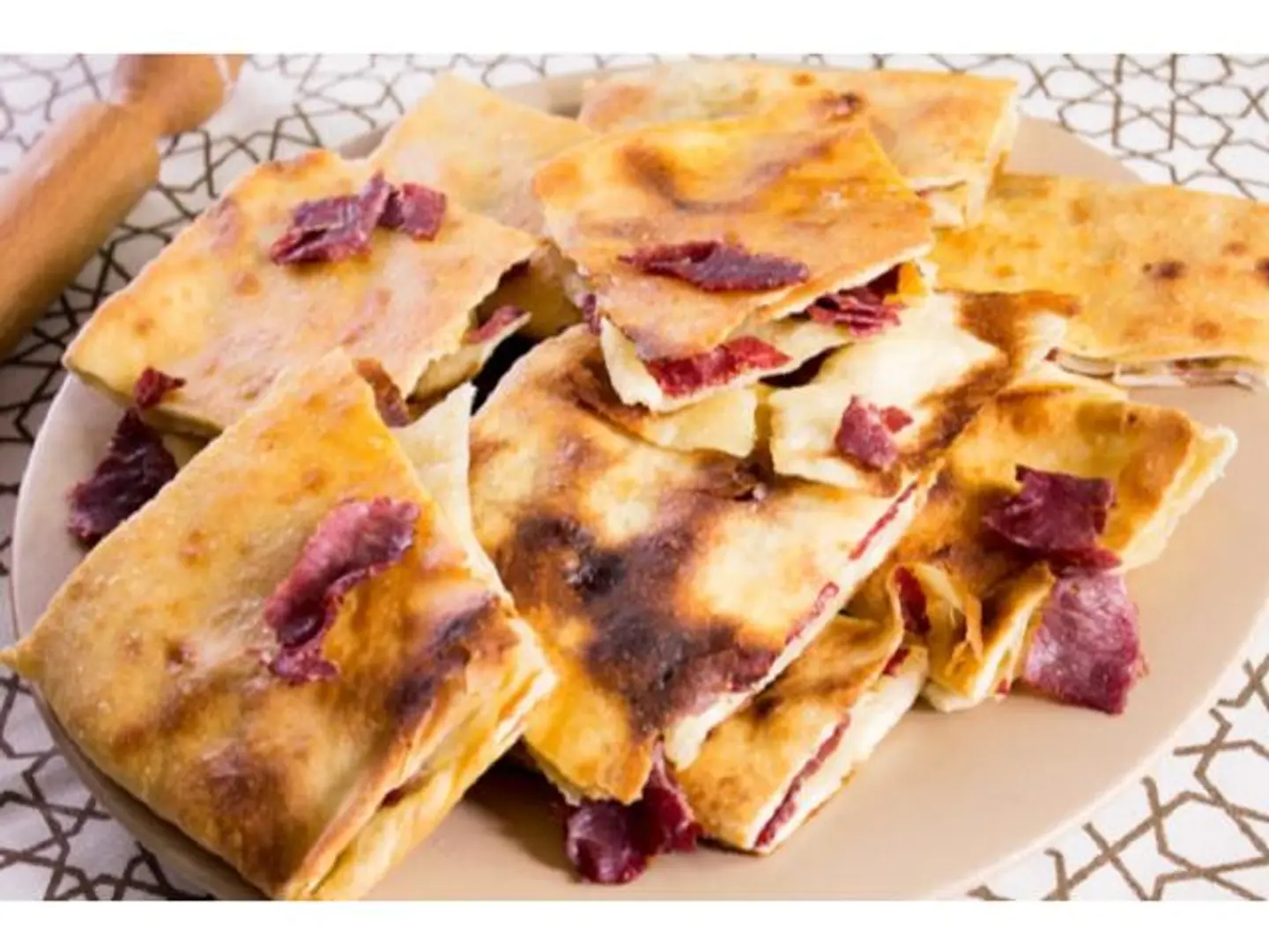 فطيرة بالبسطرمة - صغير