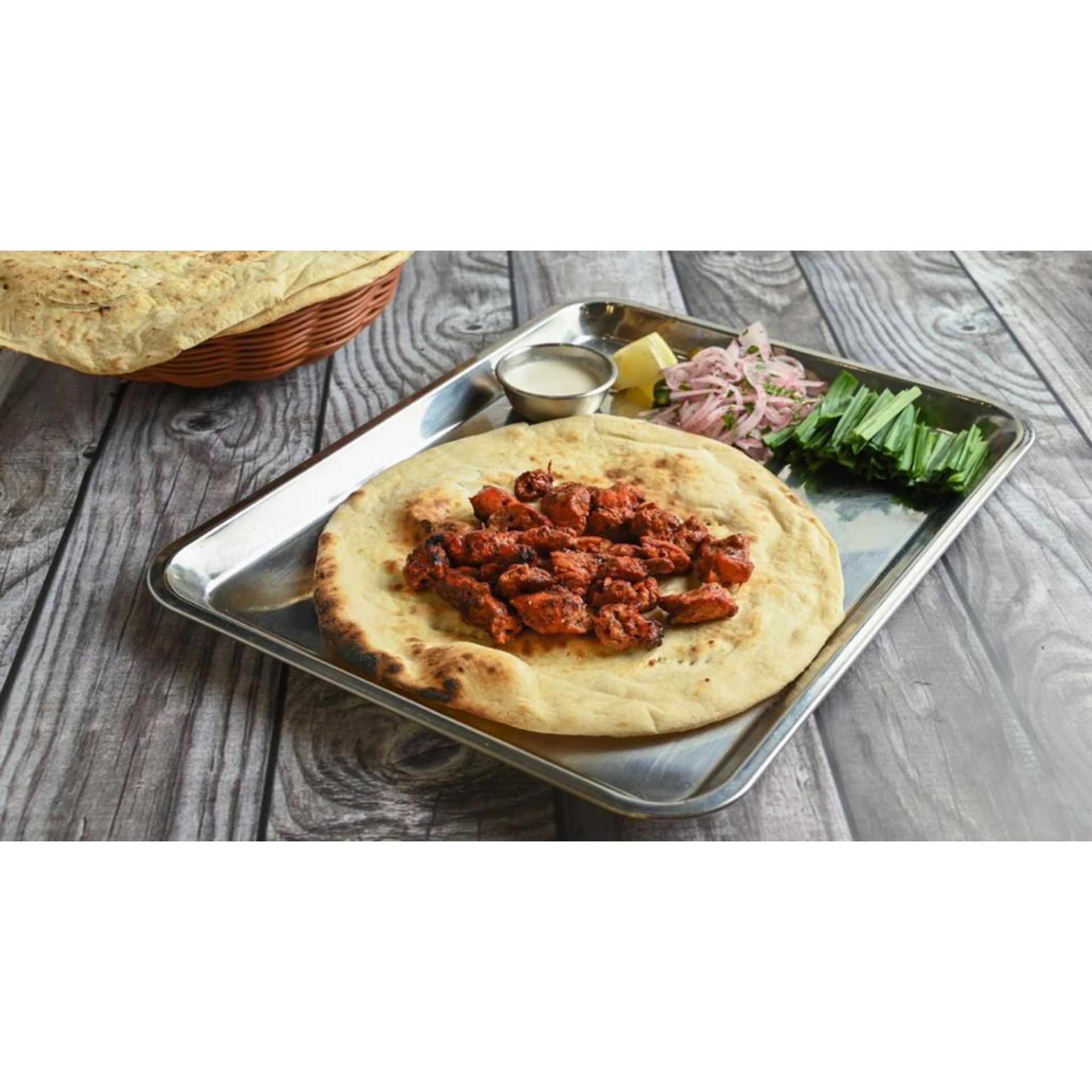 تكا دجاج - صحن ( ٨ أسياخ مع صلصة الطحينة، قطعتان من خبز التندوري