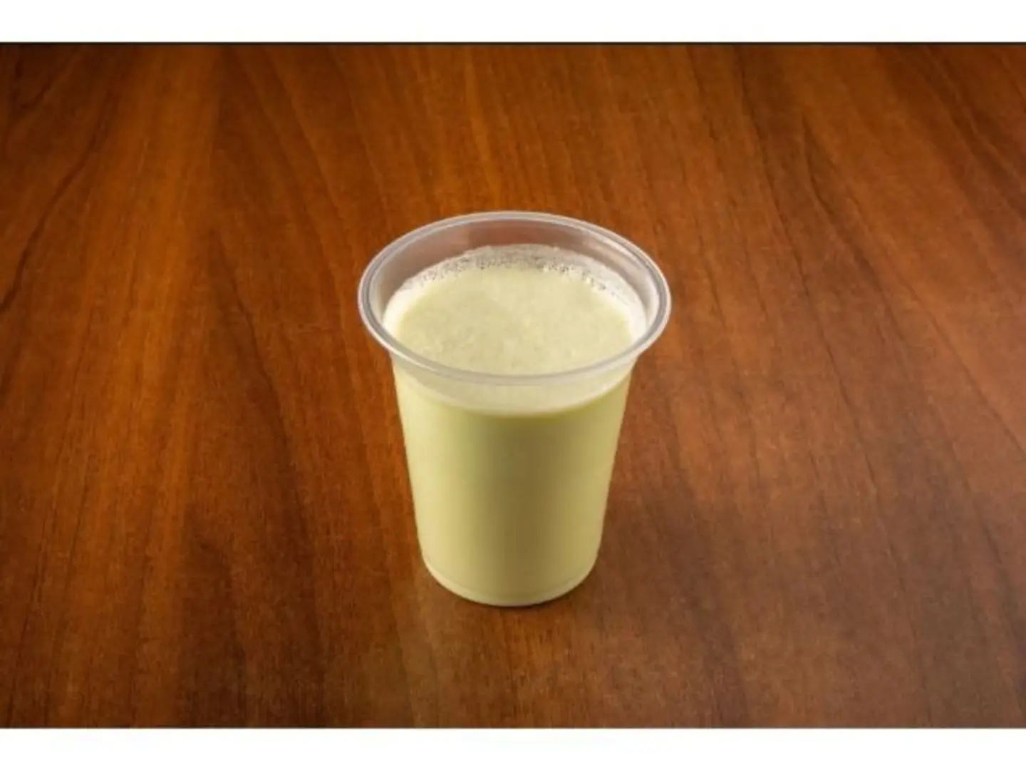 عصير افوكادو وموز ومكسرات - وسط