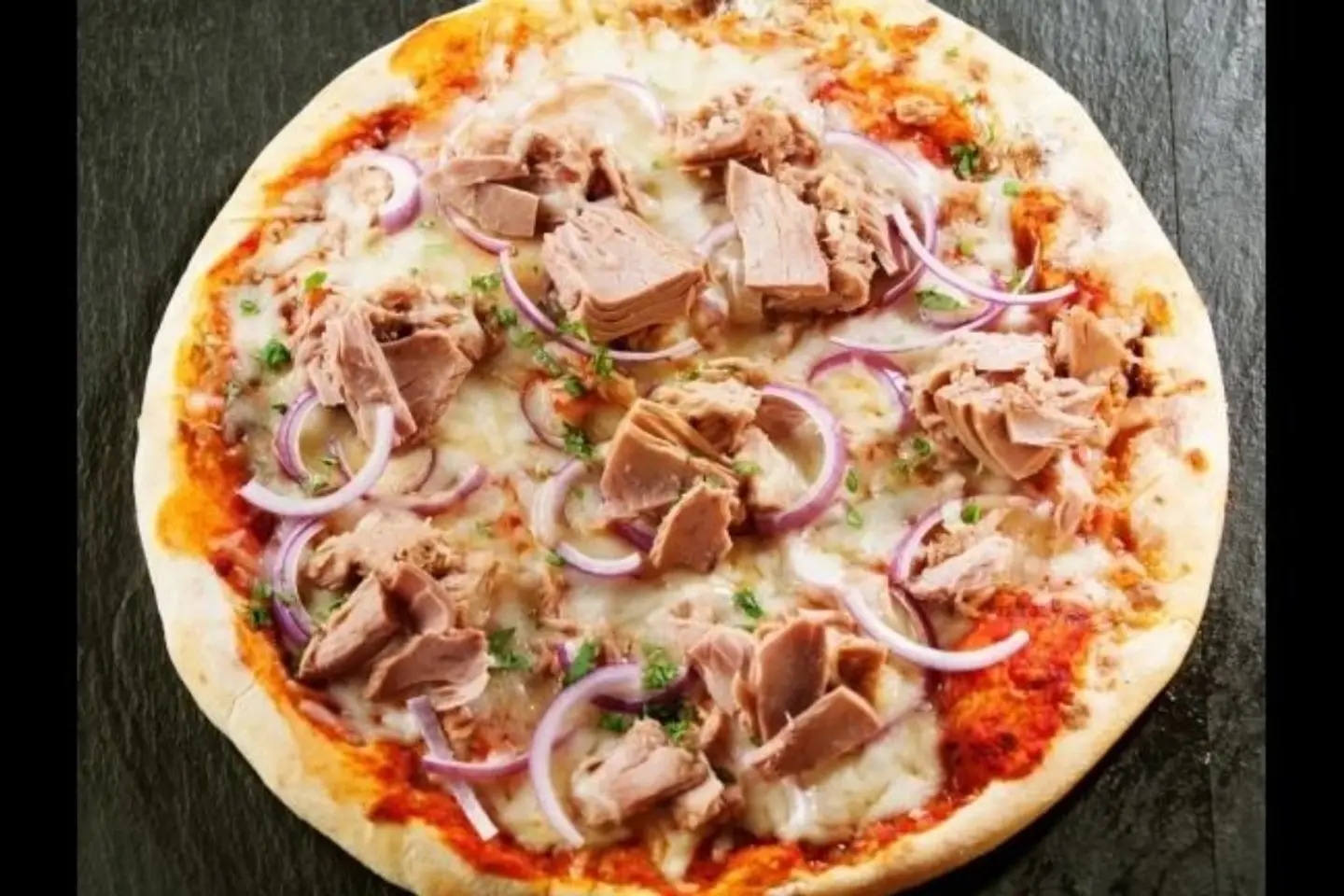 بيتزا تونة - وسط