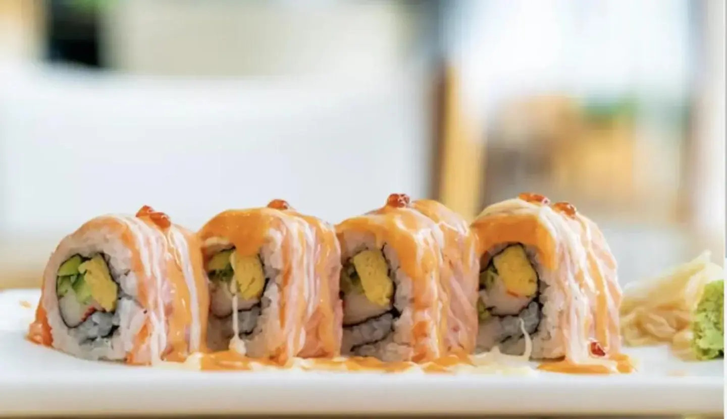 Smoked Salmon Roll - 4 Pieces