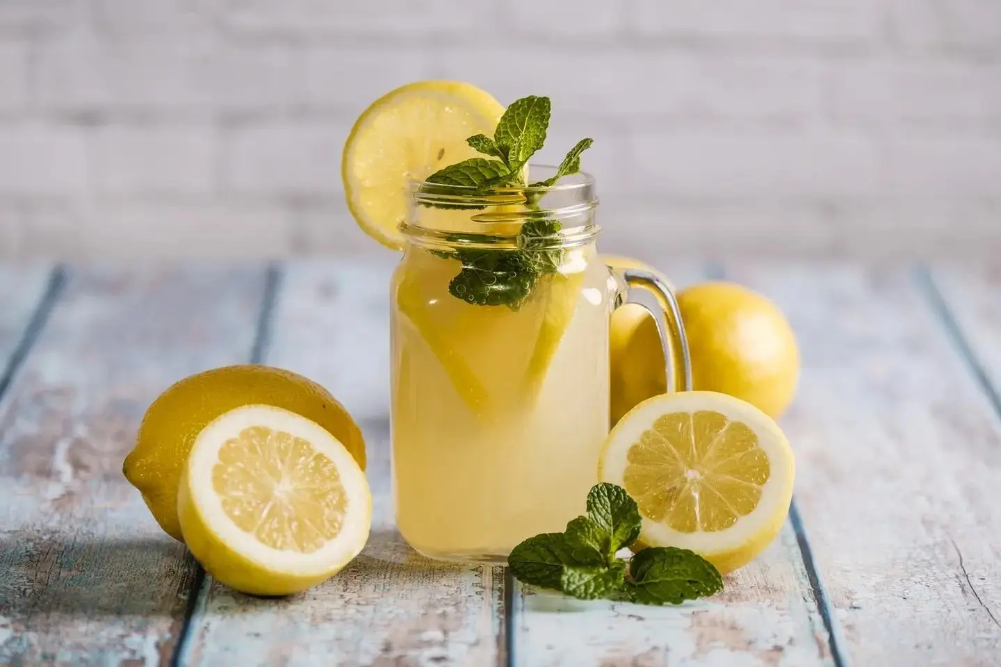 عصير ليمون ساده - كاسة وسط