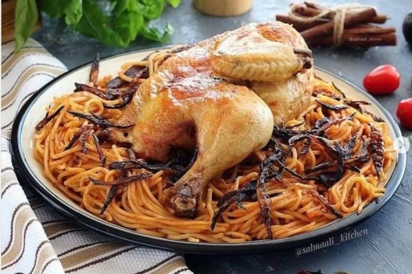 كبسة مكرونة دجاج - نص حبة دجاج
