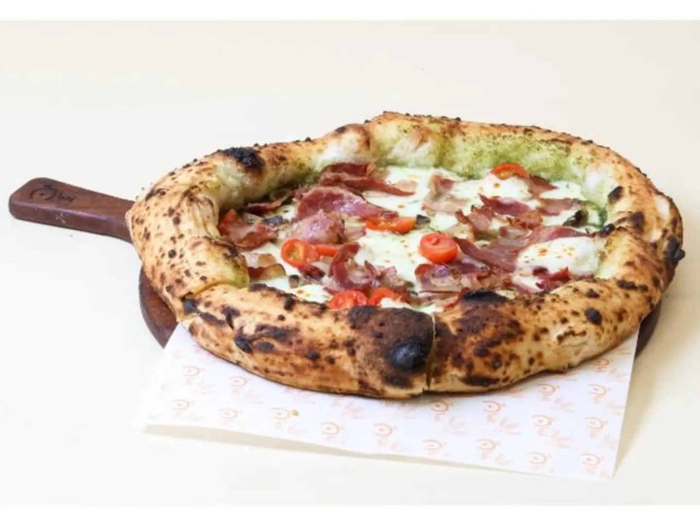 بيتزا لحم مقدد - وسط