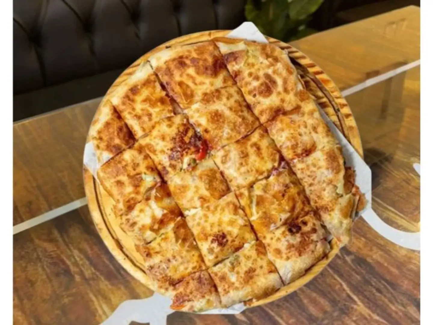 فطيرة سجق وبسطرمة - صغير