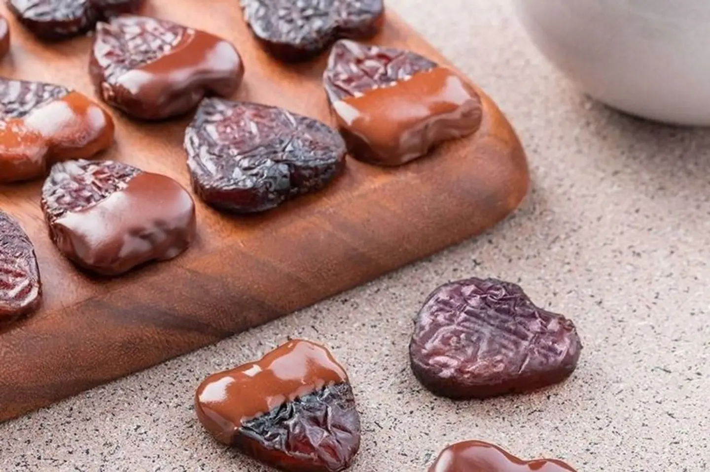 تمر مضغوط مغمس بالشوكولاتة - وسط-نصف كيلو